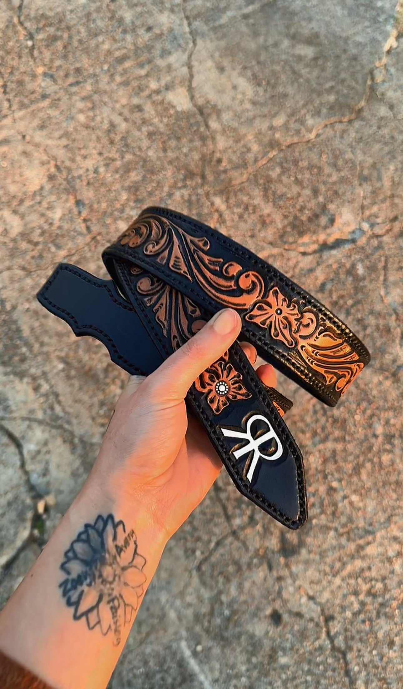 Contrast Tooled Leather Belt
